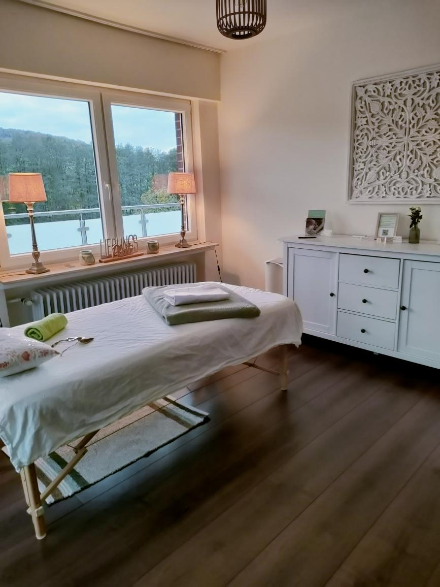 5B3C23B6-772B-44E4-A484-D40FDB1DD2B7