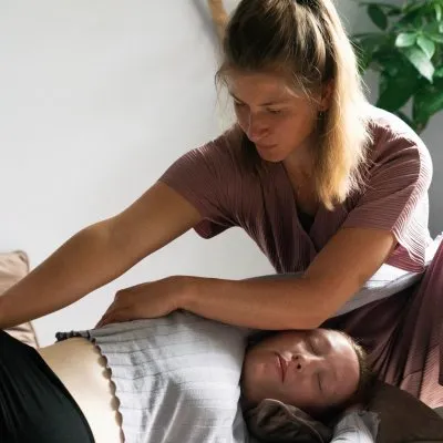 Thai Yoga Massage Workshop - Bauchlage