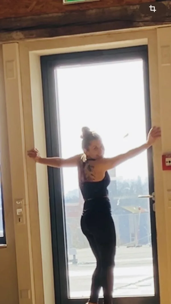 Deine Mini-Mittagsauszeit: Yoga & Lunch in der B-Side