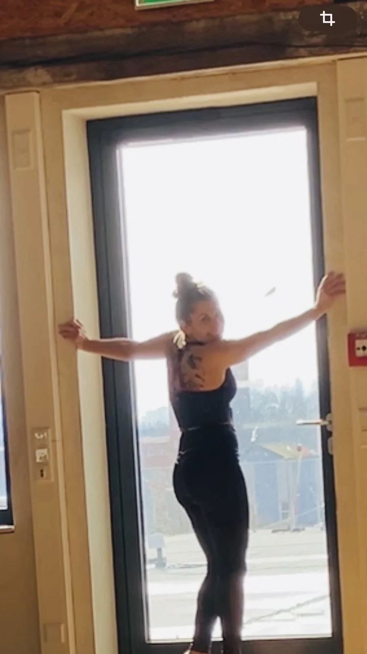 Deine Mini-Mittagsauszeit: Yoga & Lunch in der B-Side